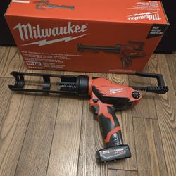 Milwaukee caulking gun+ battery