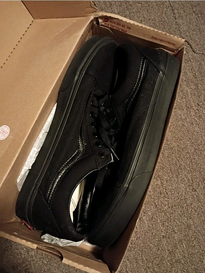 VANS OLD SKOOL BLACK Size12 Excellent Condition