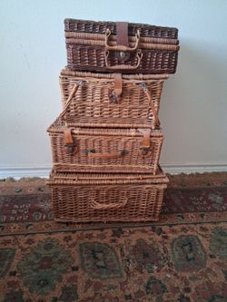 Set of 4 Wicker Picnic Baskets with Leather Straps