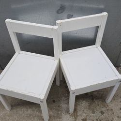 Kids White Chairs 