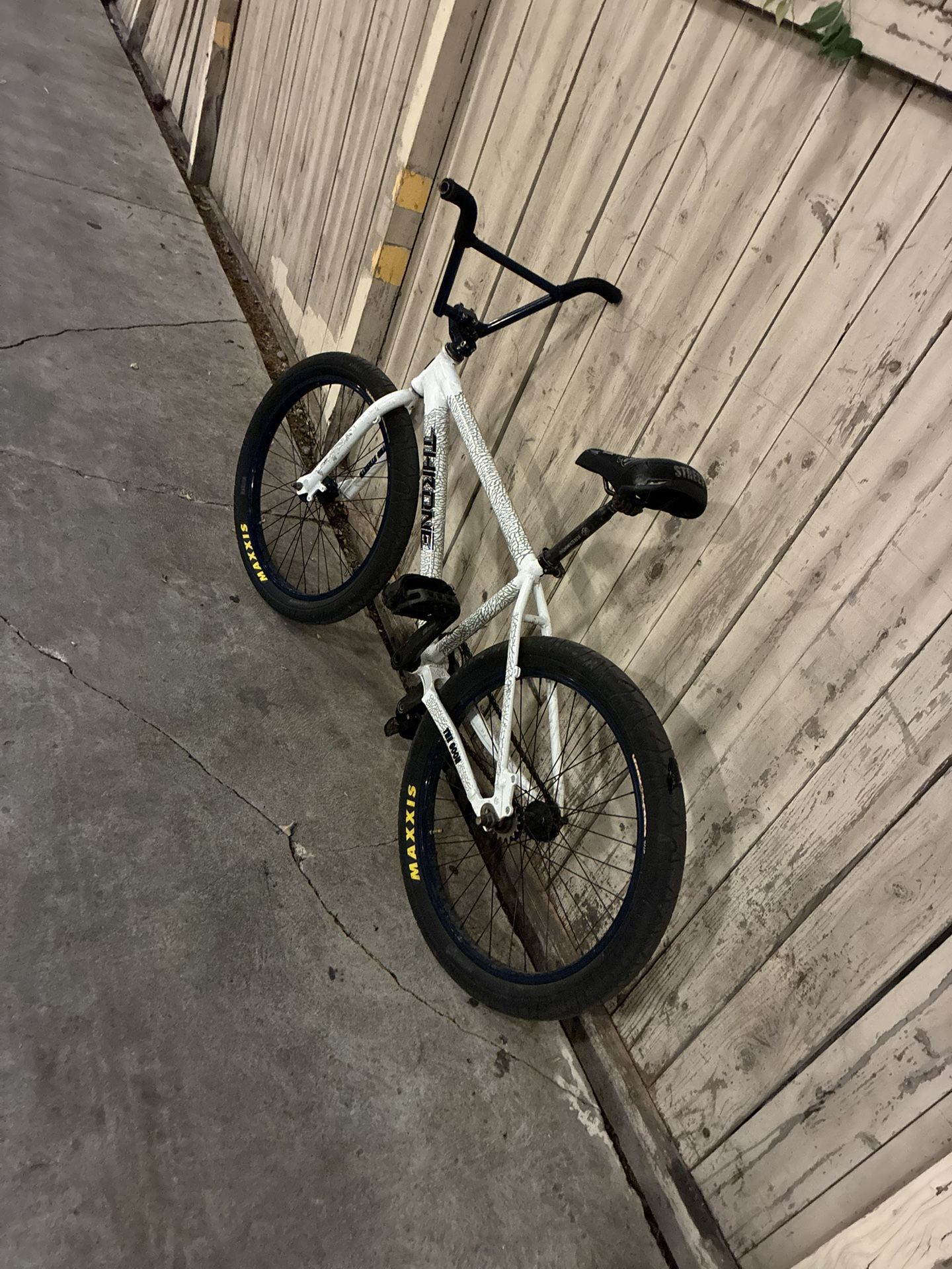 24inch Throne White Custom