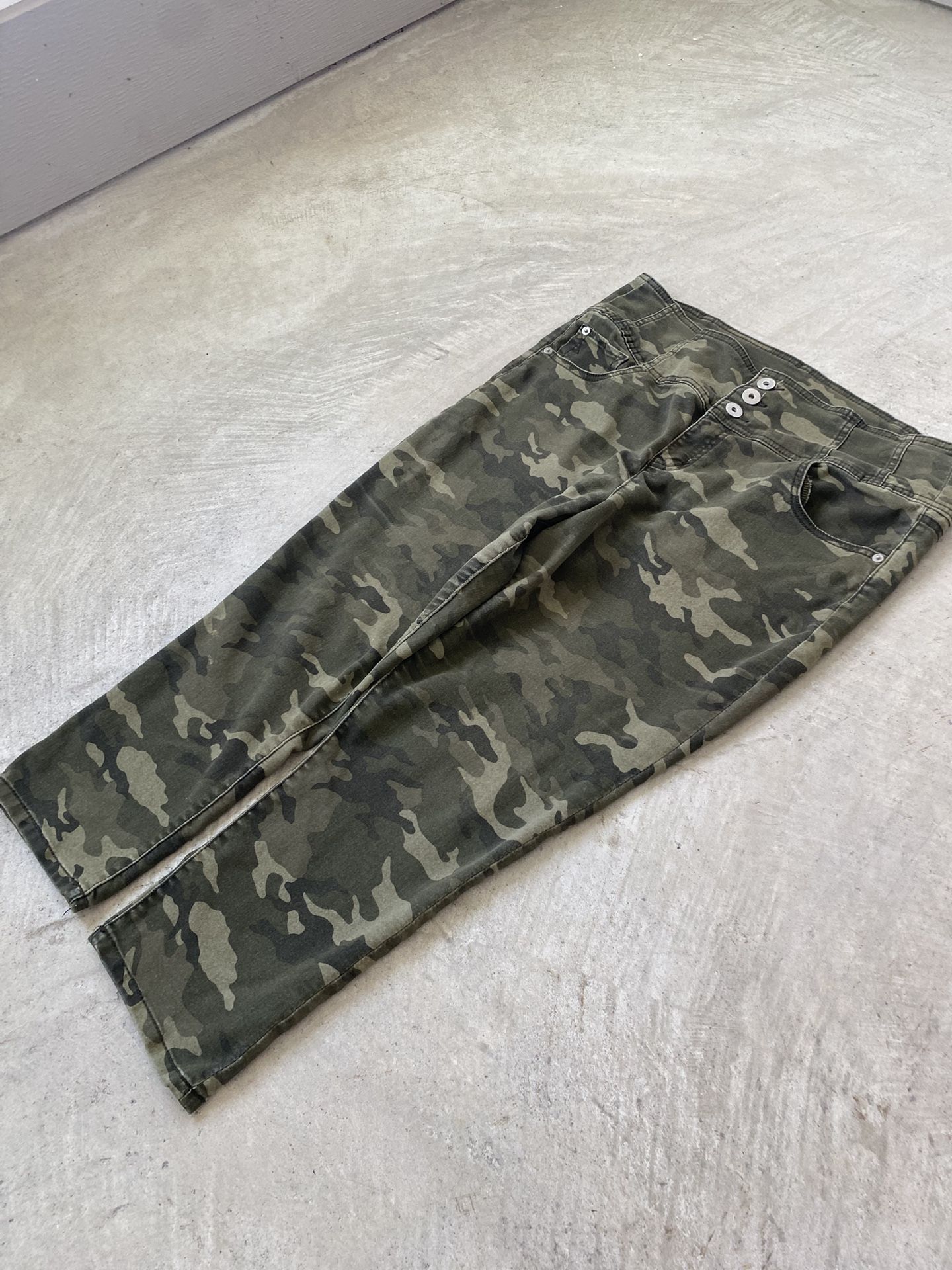 Women’s No Boundaries Hi Rise Camouflage Crop Jeggings