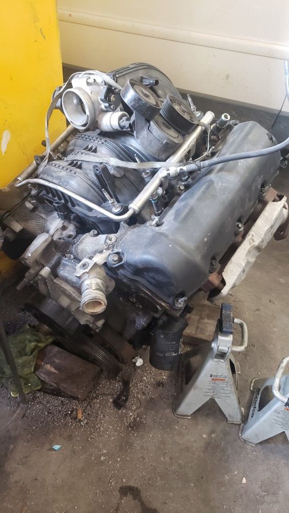 06 jeep 3.7 motor for parts only