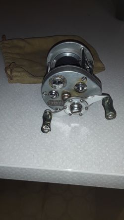 Vintage Pflueger Supreme bait casting reel