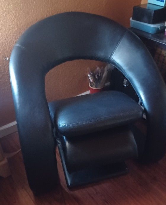 Chair With Ottoman
