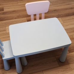 Ikea kids table and 2 chairs indoor/ outdoor