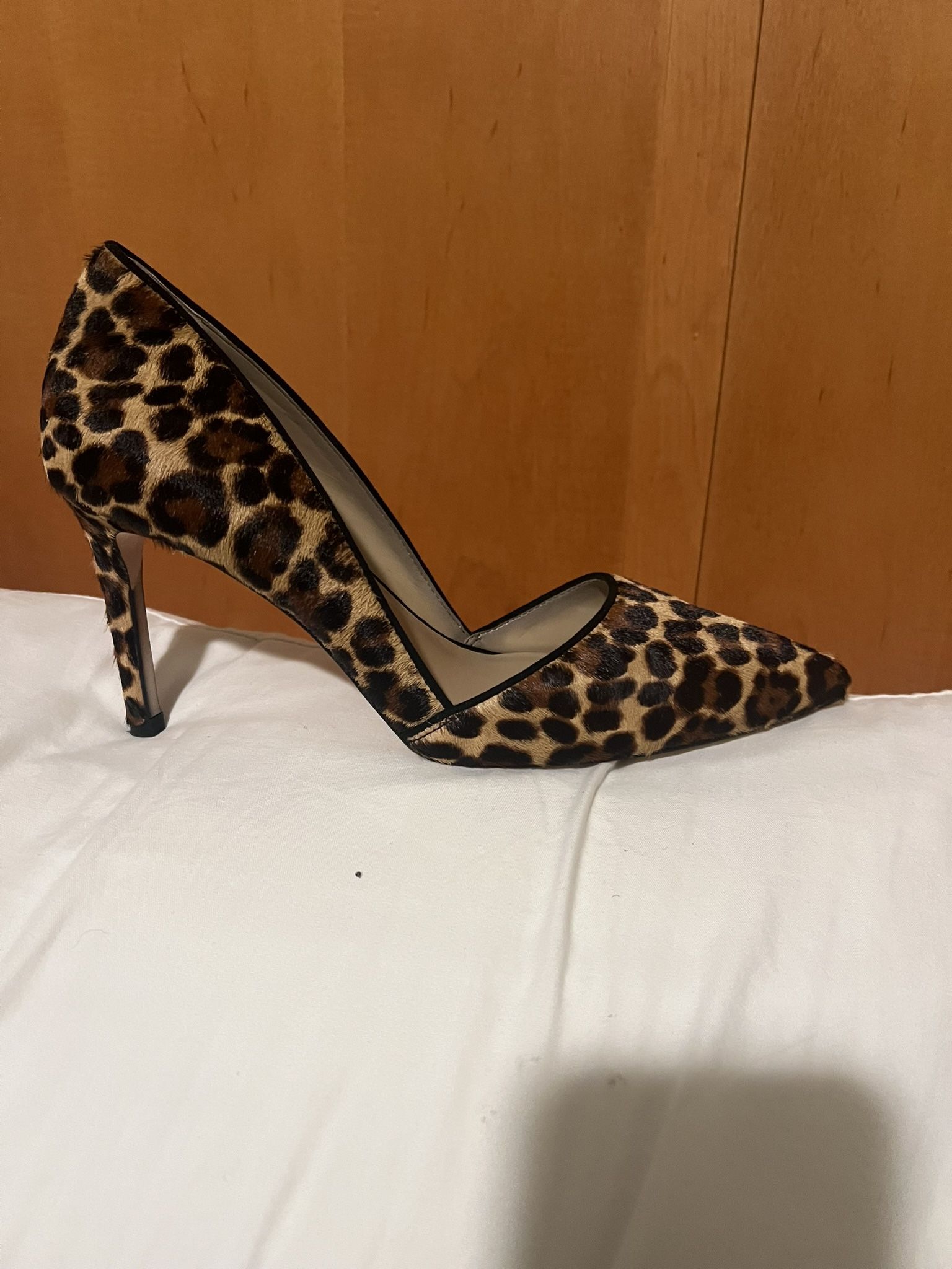 Ann Taylor 8.5 Heels Barely Used. 