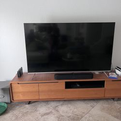 Vizio 65”  Smart TV