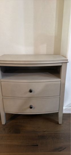 Greyish drawer comes with usb to connect charger