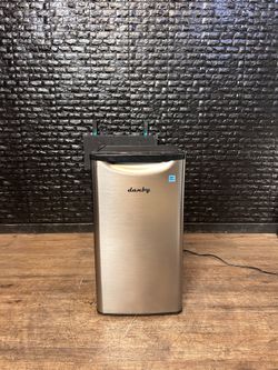 DANBY MINI REFRIGERATOR w/WARRANTY! R3535A