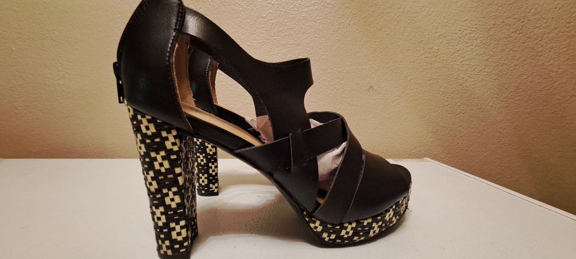 Platform Sandals Shoes Size 9 1/2 Plume By Faryl Robin