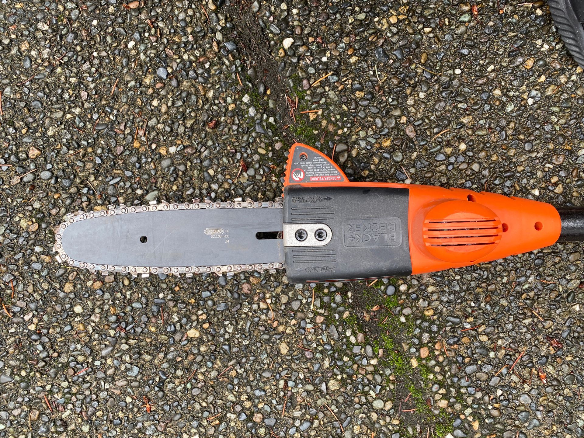 Black & Decker Pole Saw with battery and charger for Sale in Redmond