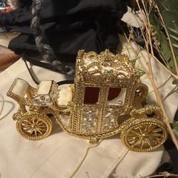 Carriages. Gold And Cream 