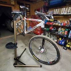 Bikehand Bike Repair Stand (Max 55 lbs)