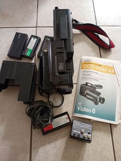 Sony video camera it turns on but I don't know if works $10 firm