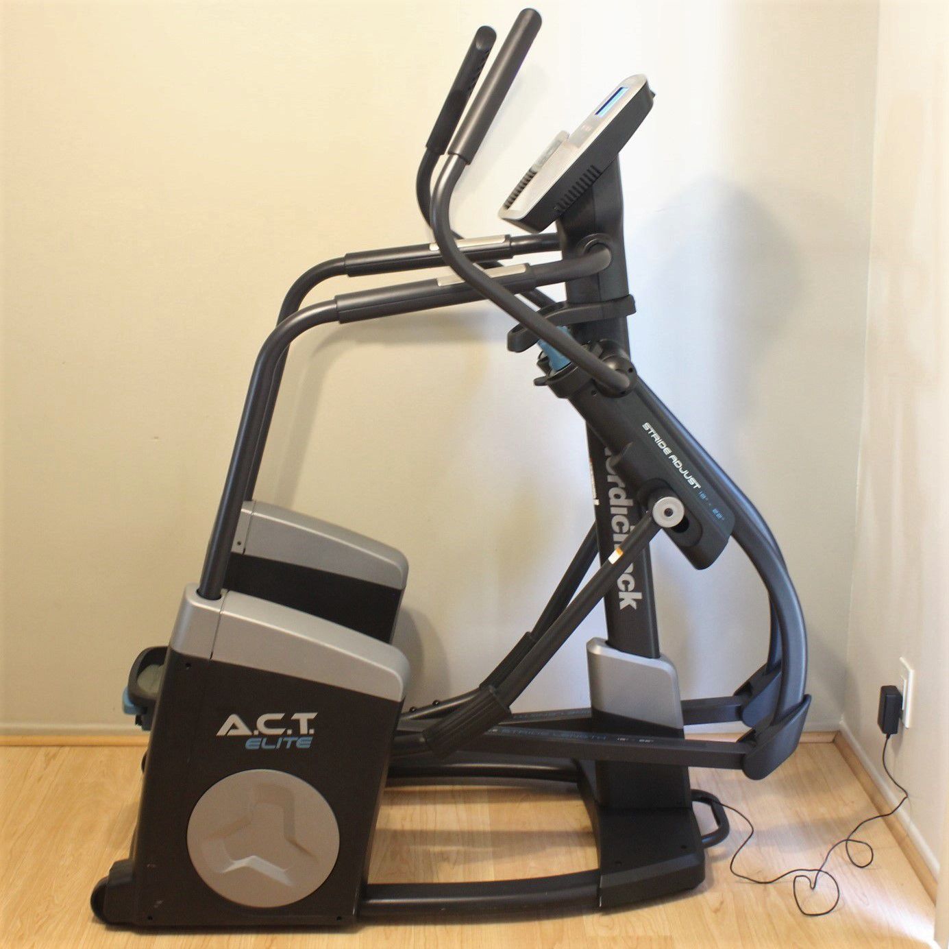 NordicTrack A.C.T. Elite Elliptical Cross-Trainer Exercise Workout Machine Cardio Fitness Treadmill
