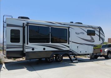 Grand Design Solitude Fifth Wheel RV