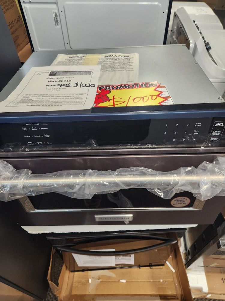 1.4 cu. ft Built-n Convection Microwave in Black Stainless with PrintShield Finish