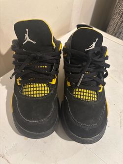 Air Jordan 4 Thunder Black Yellow Sneakers