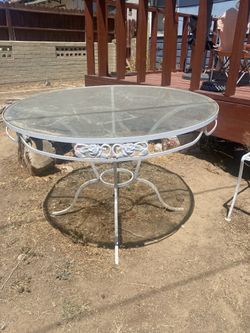 Vintage wrought Iron O.W. Lee “ Normandy Rose” patio set