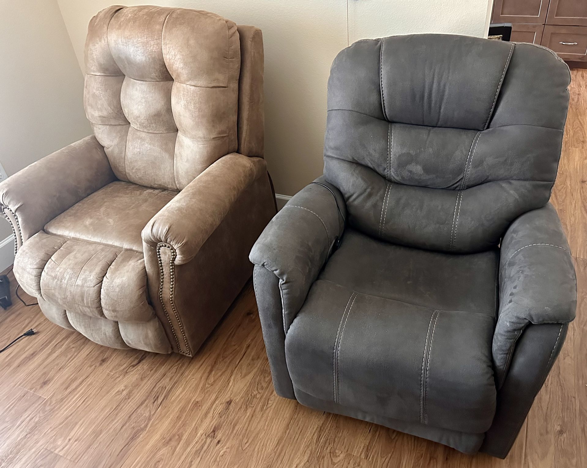 Electric lift recliner chairs $100 each