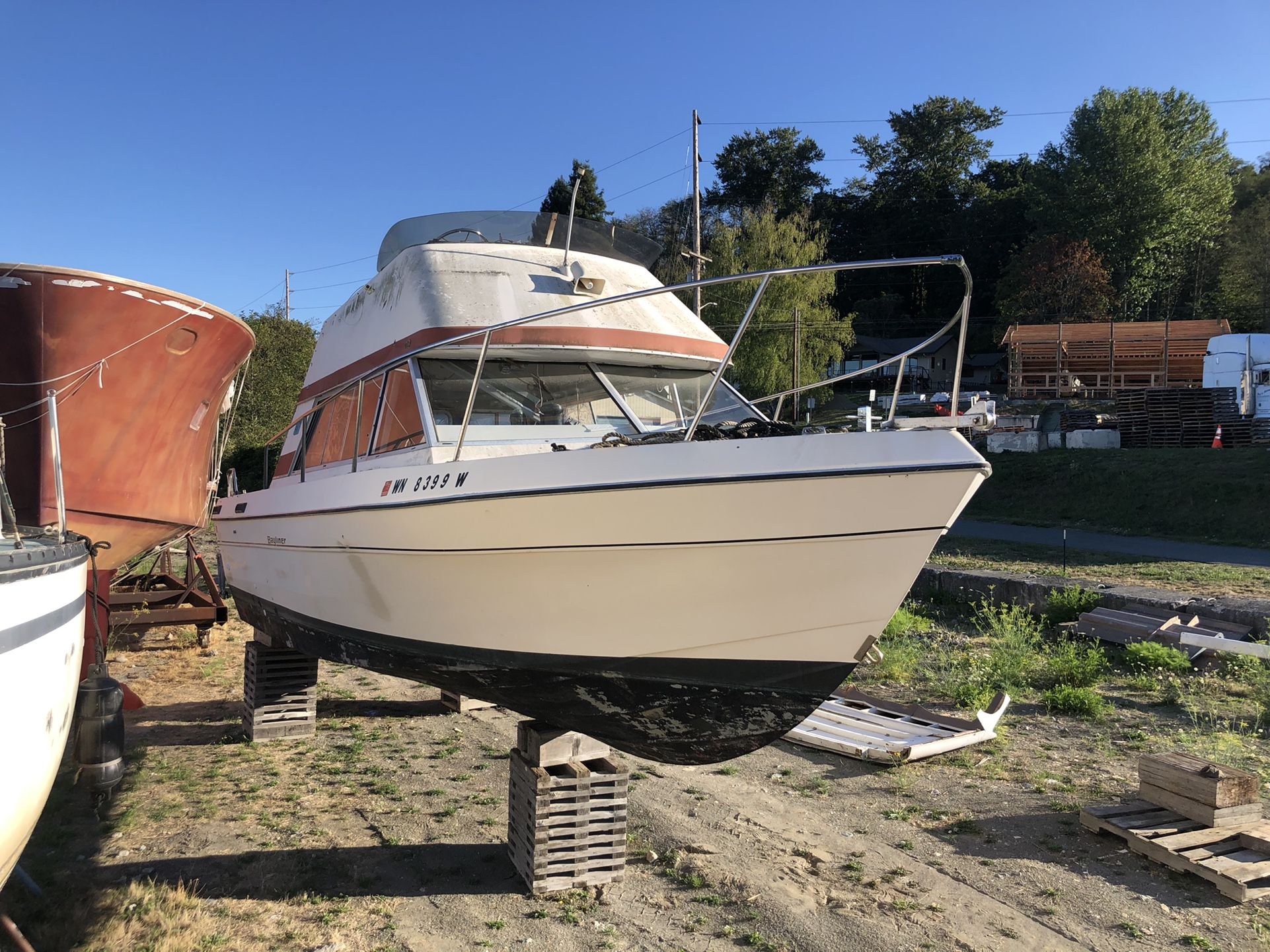 Bayliner B305 Parting Out
