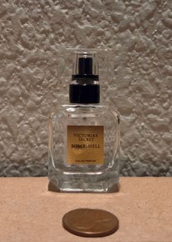 Mini Victoria's Secret Bombshell 7.5ml spray perfume