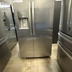 Frigidaire 25.6 cu ft Side-by-Side Refrigerator, Stainless, External Water/Ice Dispenser (GRSS2652AF) 0031