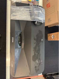 Epson EpiqVision Ultra LS800 short throw projector