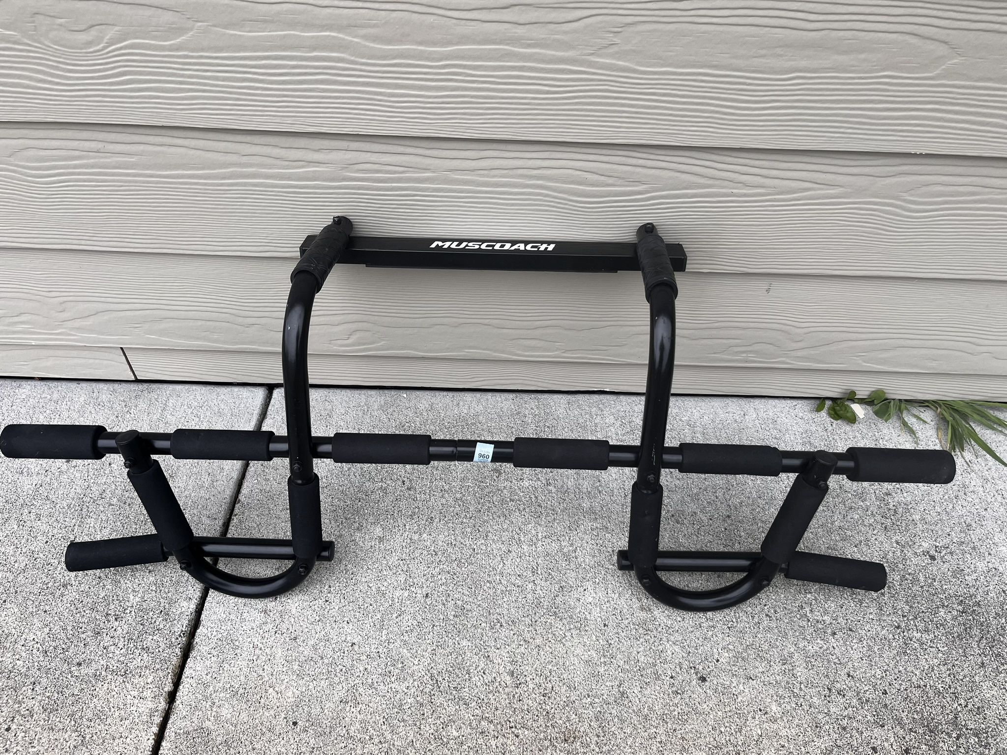 Nice Doorway 5 Position Pull Up Bar Black.