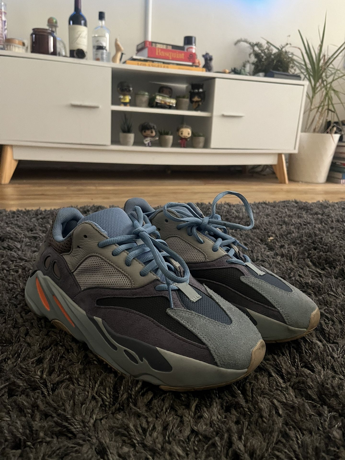 Adidas Yeezy Boost 700 Carbon 
