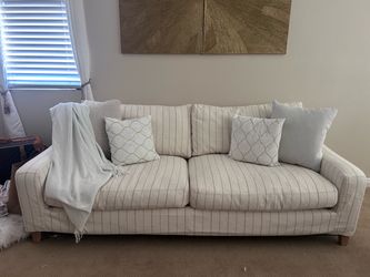 Beautiful feathered down sofa all fabrics washable