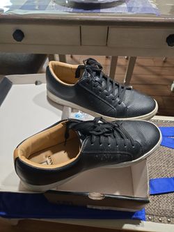 Men tennis shoes size 11
