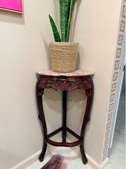 Marble corner table