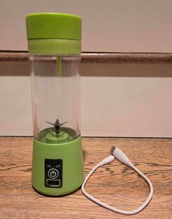Portable Blender / Juicer (13 oz) - Cordless / Rechargeable (USB-Mini) w/Strainer - Green