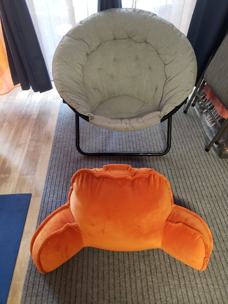 Saucer CHAIR and Reading PILLOW