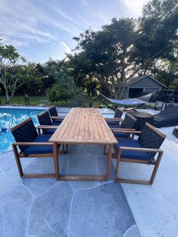 Set table and 6 chair for outdoor/patio - real wood good condition