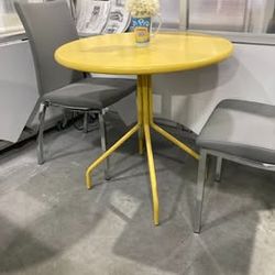 ☕ Yellow 30" Café Table – Display Deal!