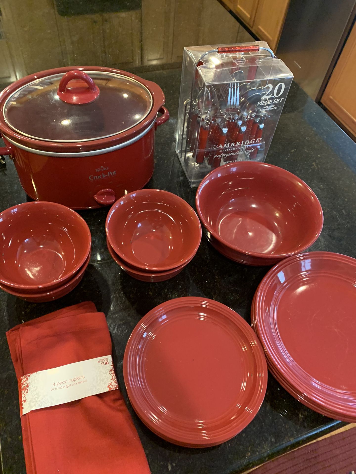 Set of Tableware and crockpot
