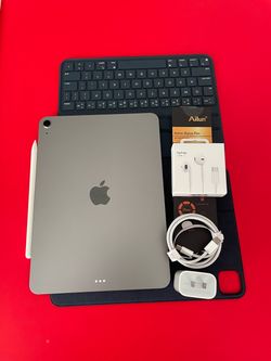 Apple IPad Air 11 (M3 chip / 2025 Model) 128GB  with pen, keyboard case & Accessories