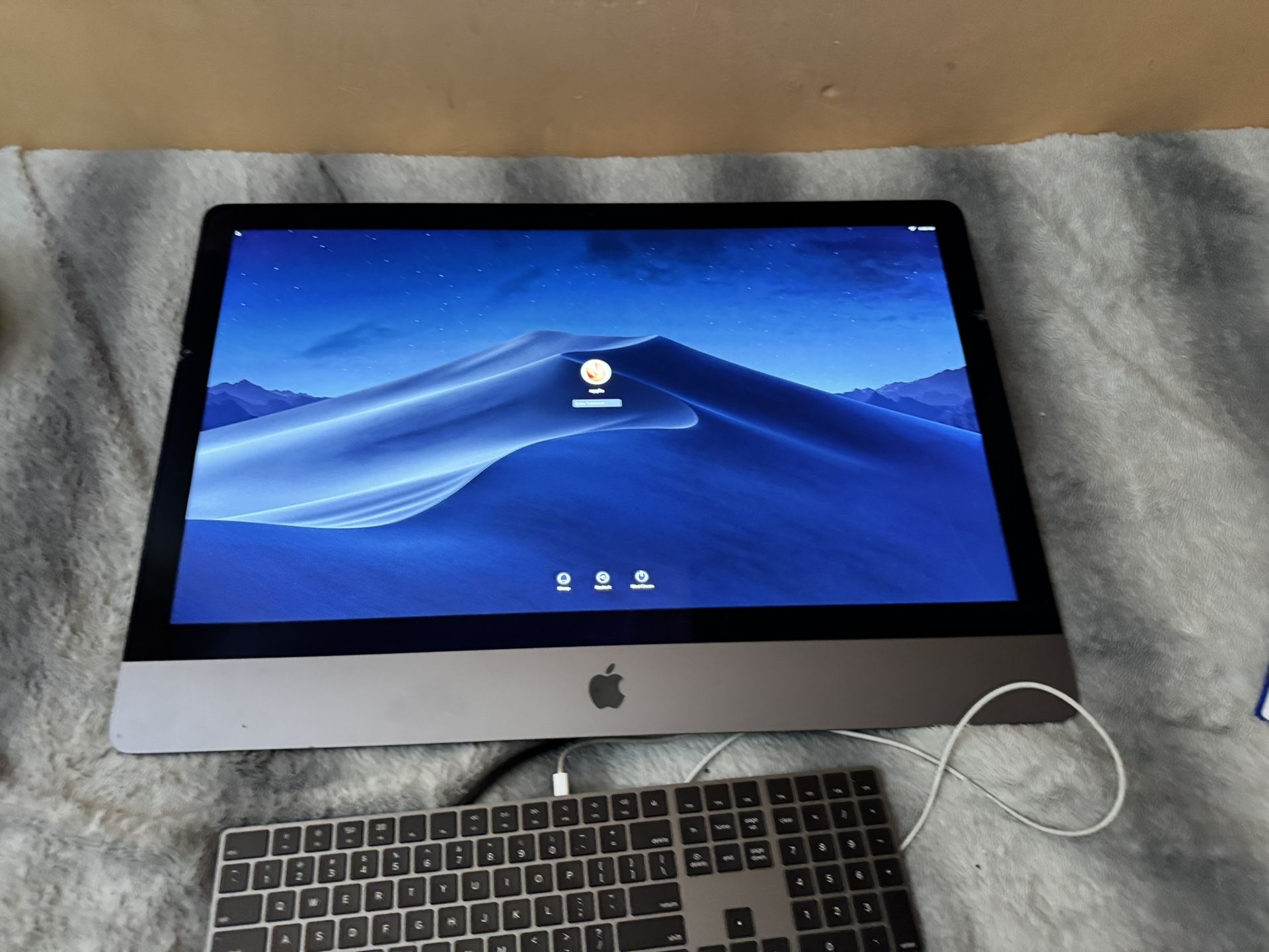 Late. 2017. - Imac Pro - 2.3. /128 gb Ram /16G.b Video /2Tb Ssd