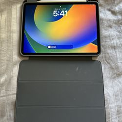 Ipad pro 11" 4 gen Like New. Includes Pen And Case