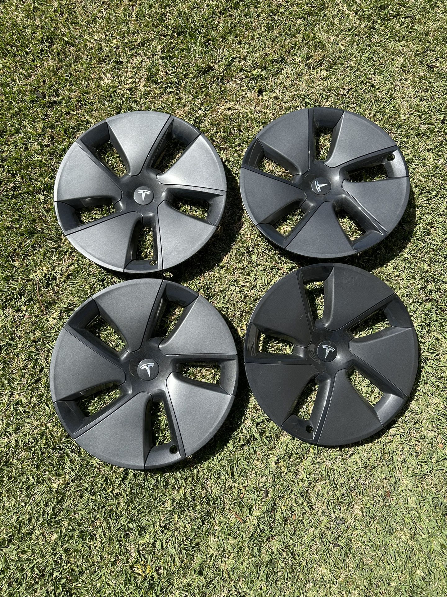 Tesla Model 3 18” aero Wheel Covers 
