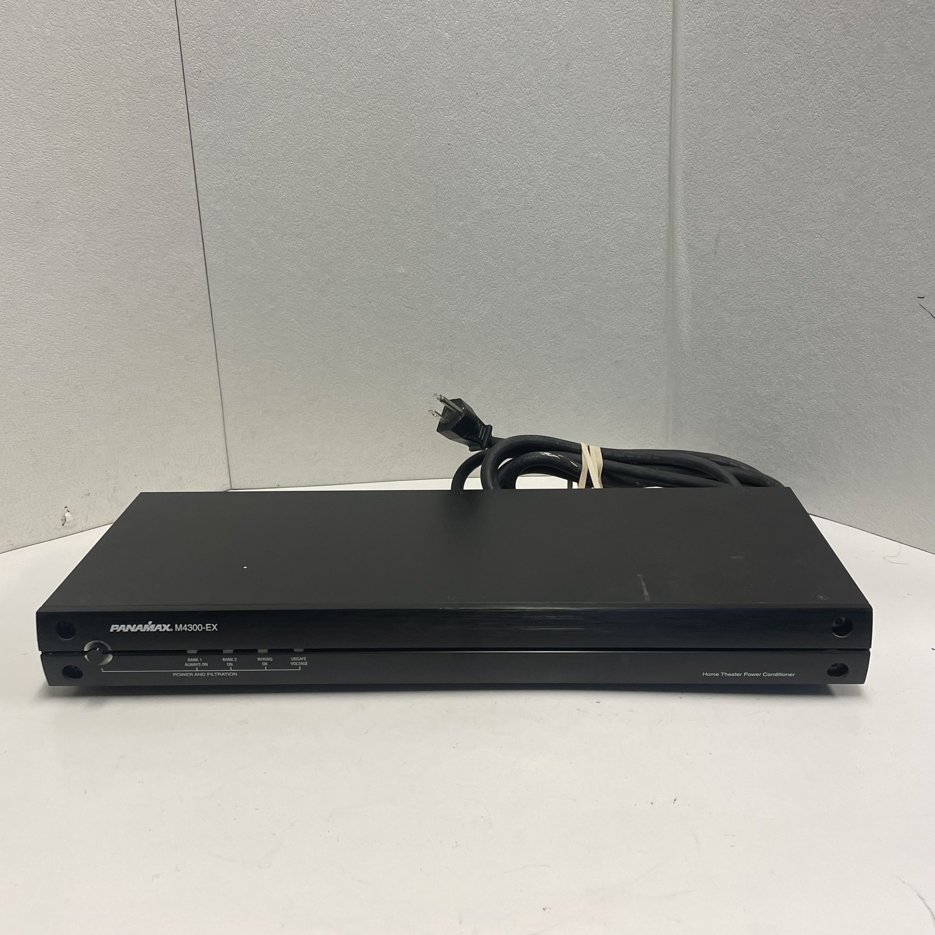 Panamax M4300-EX 8 Outlet Home Theater Power Conditioner Surge Protector Tested