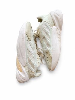 Adidas Original Ozelia’s Size 8 1/2 Savanna