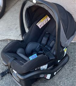 Graco SnugRide Lite LX Infant Car Seat, Studio, Black comes with two bases