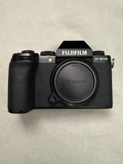 Fujifilm X-S10 Mirrorless Camera