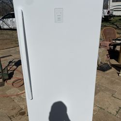 Freezer Upright GE