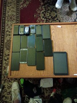 15 phones one tablet all in different shapes but most of them are in good working shape