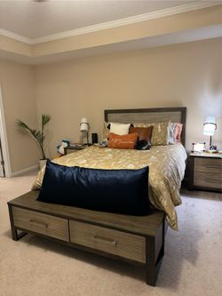 Queen Bedroom Furniture Set